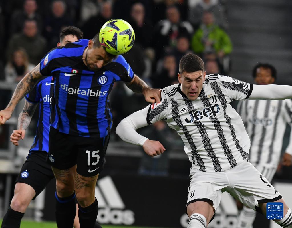 传记作者：亚马尔早期对莱万很不满，后来明白对方是想帮自己（传记作者：亚马尔曾对莱万不满，后知其为善意相助）