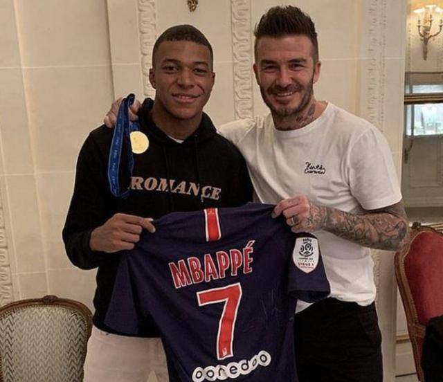 掘金约基奇豪取三双助球队连胜（约基奇砍三双率掘金继续连胜）