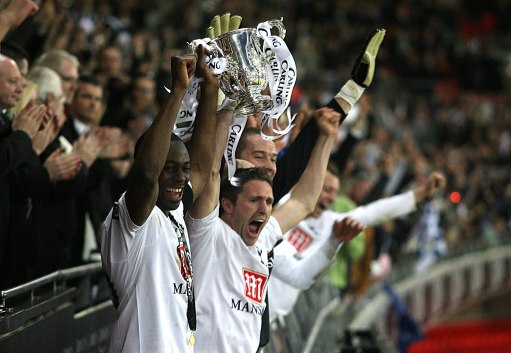 难以招架！194马奎尔扣晕177的毕尔巴鄂中场，精准送传中（高人一等！身高194的马奎尔晃倒177的毕尔巴鄂中场，送出精准传中）