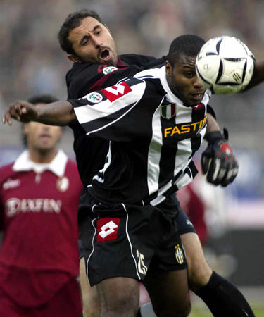 湖人伤病报告：詹姆斯出战成疑，东契奇不在内，斯玛特缺席（湖人伤情更新：詹姆斯出战存疑，东契奇未在伤病名单，斯玛特缺阵）