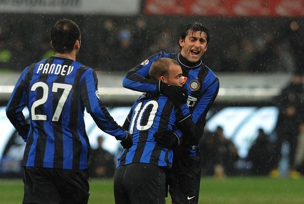 世体：齐达内现身伯纳乌但不会接替阿隆索，他只想执教法国（世体：齐达内现身伯纳乌，但无意接班阿隆索，只愿执教法国队）