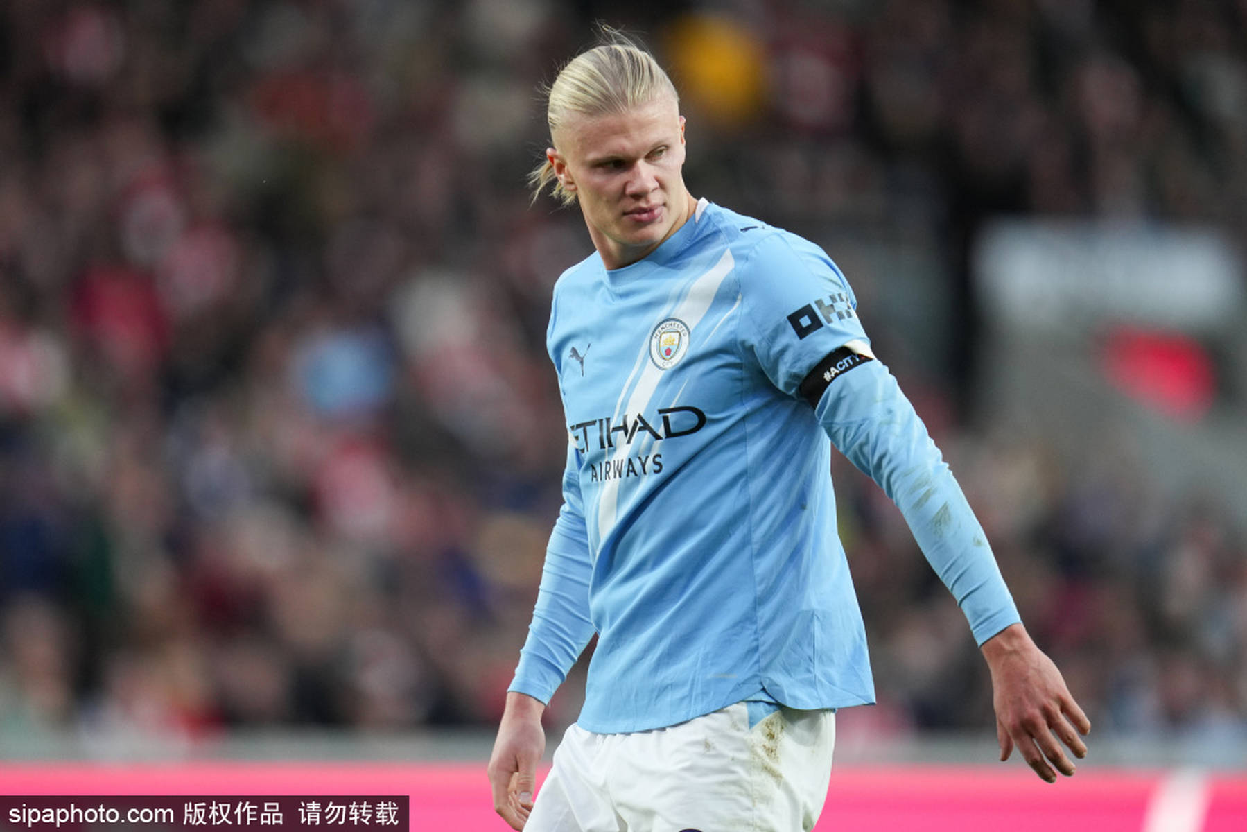 整活，布拉格斯拉维亚把梅西回诺坎普的背景P成自家主场（布拉格斯拉维亚玩梗：把梅西回诺坎普的背景PS成自家主场）