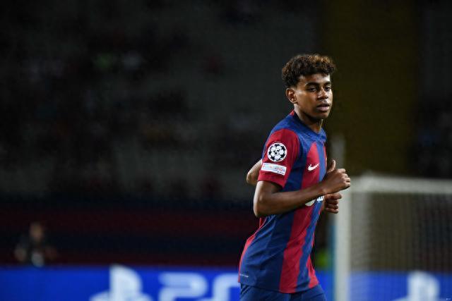 贝林厄姆：球员们100%支持阿隆索；没人放弃、抱怨或发牢骚（贝林厄姆：全队100%力挺阿隆索，无人放弃也无人抱怨）