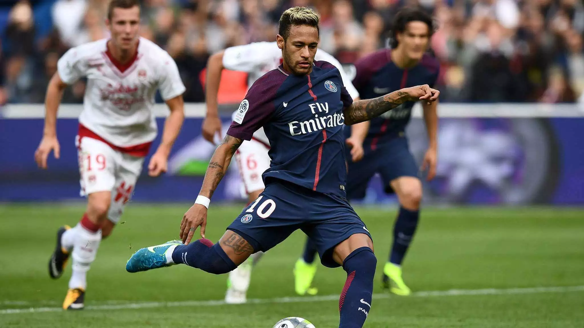 手感热得发烫！拉文半场三分7中6独砍29分5篮板（拉文半场火力全开：三分7投6中，豪取29分5板）