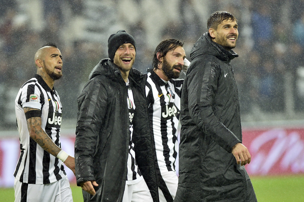 每体：巴西后卫穆里略重回巴萨引援视野，巴萨已接触其身边人（每体：巴萨将巴西中卫穆里略重新纳入引援名单，已与其团队取得联系）