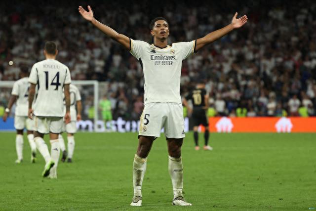 新一轮的欧冠势力版图更新：本轮阿森纳击败拜仁慕尼...（欧冠格局再洗牌：阿森纳本轮击败拜仁慕尼黑）