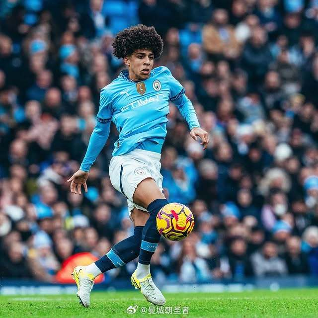 申花官方庆生海报出现低级翻译错误，将32nd写成32th（申花生日海报翻译乌龙：将32nd误标为32th）