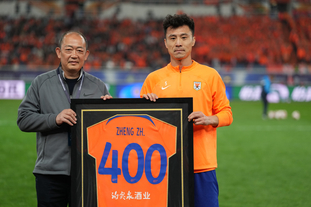 每体：巴萨18岁后卫埃斯帕特训练中受伤，将缺阵约两个月（每体：巴萨18岁小将埃斯帕特训练受伤，预计缺阵近两月）