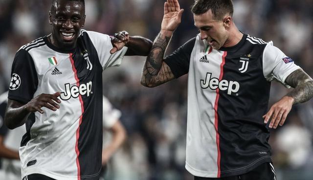 中超9／10月最佳阵容：卡扎伊什维利领衔，吴曦、吕焯毅入选（中超9-10月最佳阵容出炉：卡扎伊什维利领衔，吴曦、吕焯毅在列）