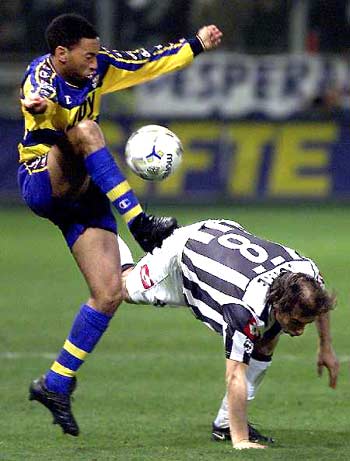 巴萨魔鬼主场难求一败 或2-1国米笑傲矛盾之争（诺坎普难撼 巴萨主场近乎不败 国米或2-1笑傲矛盾大战）