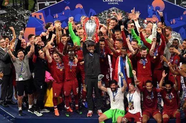 AC米兰通过老将策略增强阵容，引进莫德里奇和蒂亚戈-席尔瓦，弥补后防不足，延续稳定表现。（AC米兰老将加持：莫德里奇与蒂亚戈-席尔瓦加盟，补强后防延续稳定）